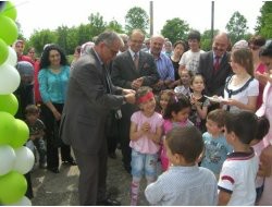 MİNİKLERDEN RESİM SERGİSİ