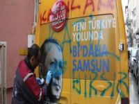 SAMSUN'DA AK PARTİ SEÇİM MİNİBÜSÜNE BOYALI SALDIRI