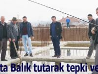 İnşaatta Balık tutarak tepki verdiler