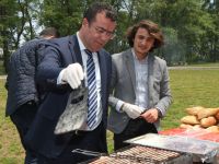 Başkan Taşçı ‘sucuk-ekmek’ yaptı.