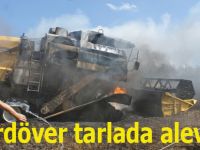 Biçerdöver tarlada alev aldı