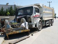 Vezirköprü'de Hafriyat Kamyonu Traktöre Çarptı