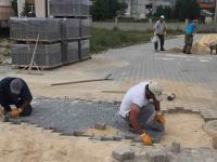 LADİK’TE MAHALLELER KİLİTLİ PARKE TAŞIYLA GÜZELLEŞİYOR