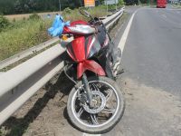 Motosiklet Bariyerlere Çarptı 2 Yaralı