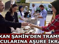 Başkan Şahin’den Tramvay Yolcularına Aşure İkramı