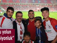 Maça tramvayla gitti, Tribünde omuz omuza tezahürat etti. Taşçı, “Bu yolun sonu şampiyonluk”