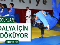 ALTIN ÇOCUKLAR MADALYA İÇİN TER DÖKÜYOR
