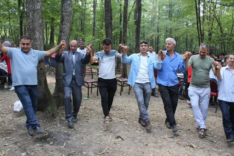 BAFRA OZAN KÖYÜ DERNEĞİ  4. GELENEKSEL PİKNİK ŞÖLENİNDE  BAFRALILAR BULU 11