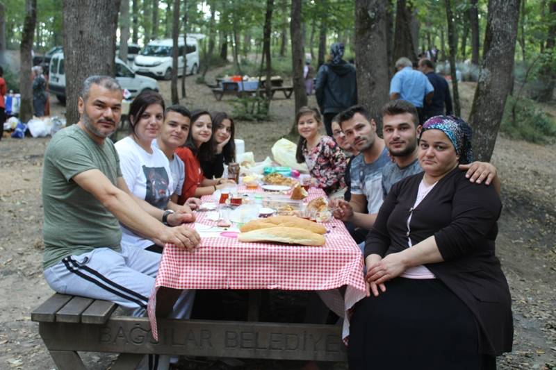 BAFRA OZAN KÖYÜ DERNEĞİ  4. GELENEKSEL PİKNİK ŞÖLENİNDE  BAFRALILAR BULU 2