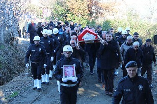 BAŞKOMİSER DENİZ TUNCER DUALARLE VE GÖZYAŞLARIYLA DEFNEDİLDİ 1