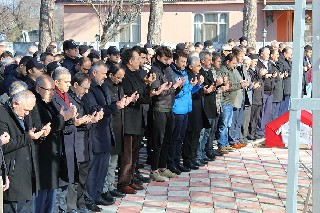 BAŞKOMİSER DENİZ TUNCER DUALARLE VE GÖZYAŞLARIYLA DEFNEDİLDİ 11