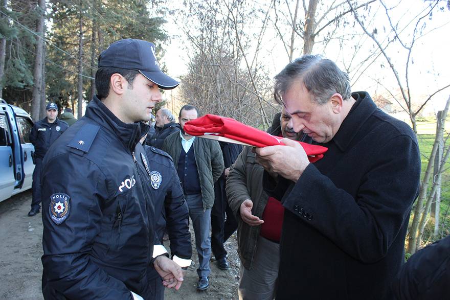 BAŞKOMİSER DENİZ TUNCER DUALARLE VE GÖZYAŞLARIYLA DEFNEDİLDİ 22