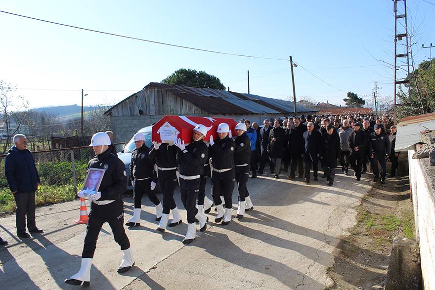 BAŞKOMİSER DENİZ TUNCER DUALARLE VE GÖZYAŞLARIYLA DEFNEDİLDİ 3