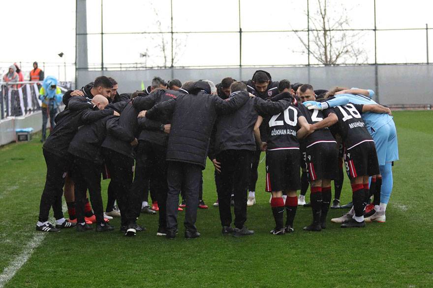 SAMSUNSPOR LİDERLİĞİNİ MANİSA'DA PERÇİNLEDİ 1