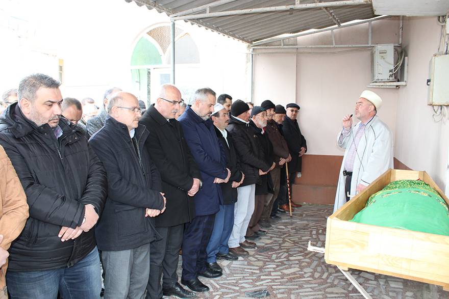 EMİNE BOZKURT DUALARLA DEFNEDİLDİ 17