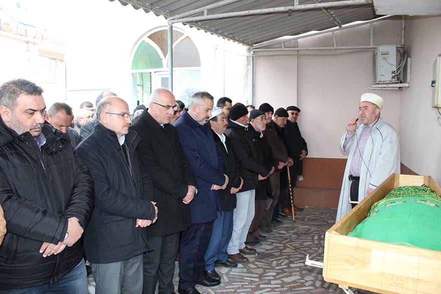 EMİNE BOZKURT DUALARLA DEFNEDİLDİ 18