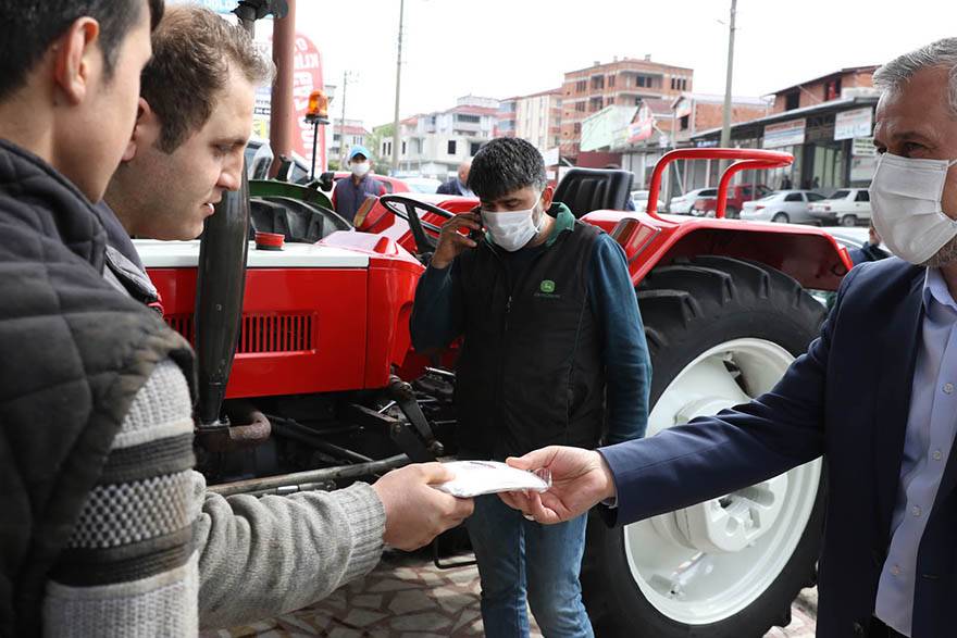 BAŞKAN KILIÇ SANAYİ SİTELERİ VE SEBZE HALİNDE MASKE DAĞITTI 2