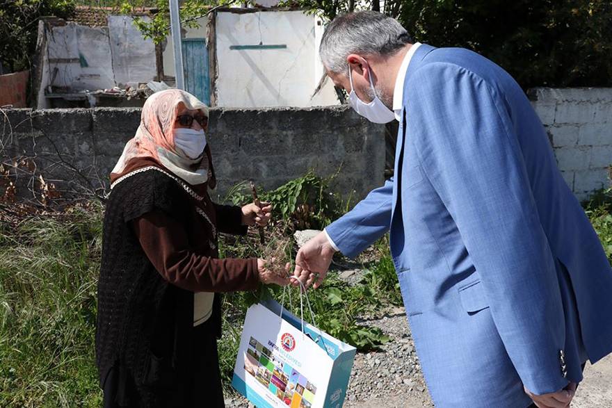 BAFRA BELEDİYESİ, KORONA GÜNLERİNDE DE TAKDİR TOPLUYOR 27