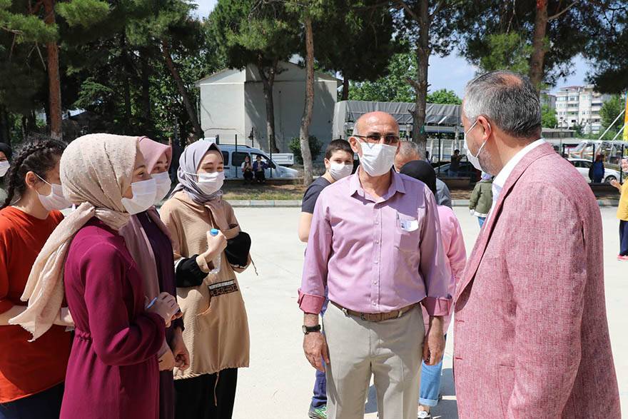 BAŞKAN KILIÇ, VELİLERİN LGS HEYECANINA ORTAK OLDU 17