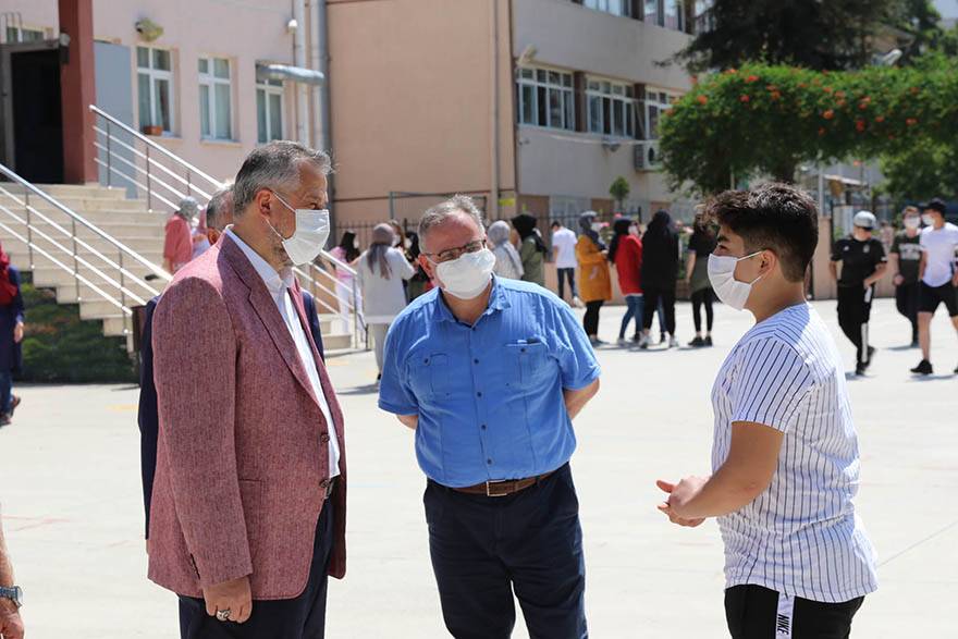 BAŞKAN KILIÇ, VELİLERİN LGS HEYECANINA ORTAK OLDU 20