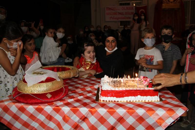Anne ölmeden önce bana kına gecesi yapar mısın dedi 12