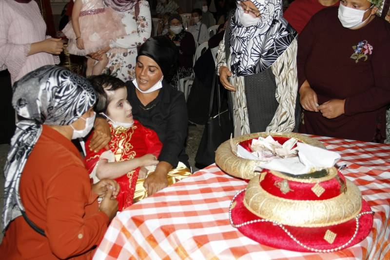 Anne ölmeden önce bana kına gecesi yapar mısın dedi 17