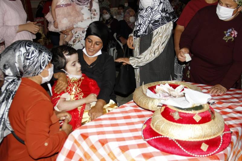 Anne ölmeden önce bana kına gecesi yapar mısın dedi 18