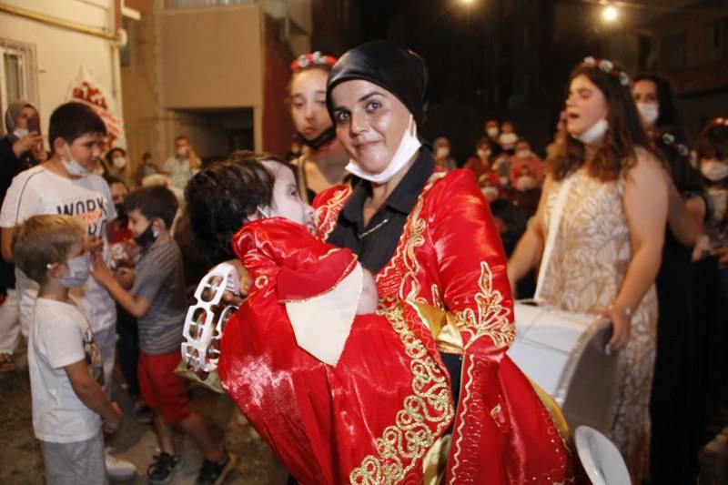 Anne ölmeden önce bana kına gecesi yapar mısın dedi 8