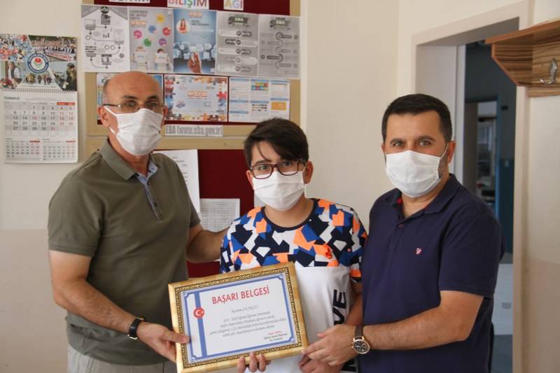 Eğitim Gönüllülerinden Öğrencilere Hediye 19
