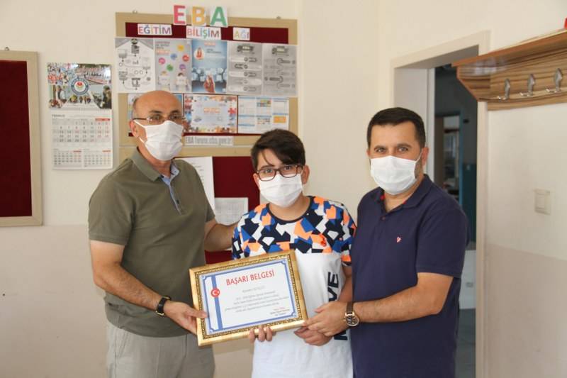 Eğitim Gönüllülerinden Öğrencilere Hediye 20