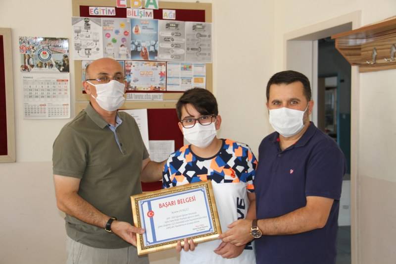Eğitim Gönüllülerinden Öğrencilere Hediye 21
