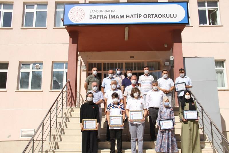 Eğitim Gönüllülerinden Öğrencilere Hediye 25