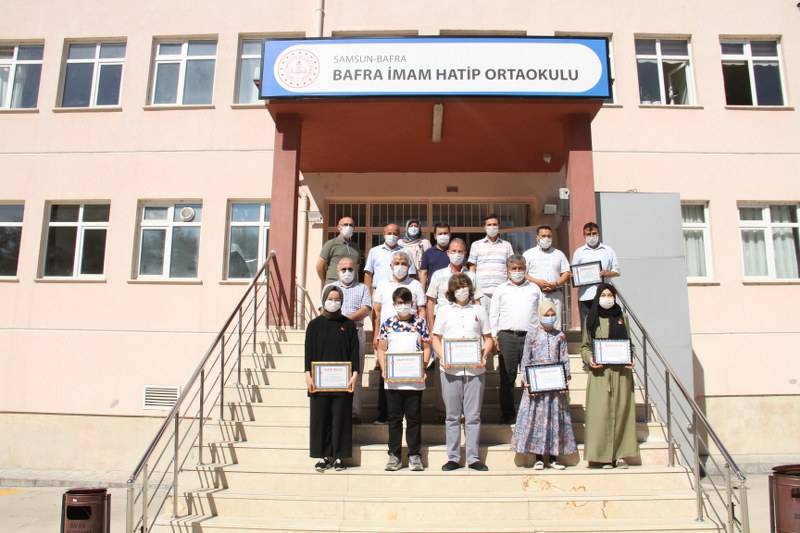 Eğitim Gönüllülerinden Öğrencilere Hediye 27