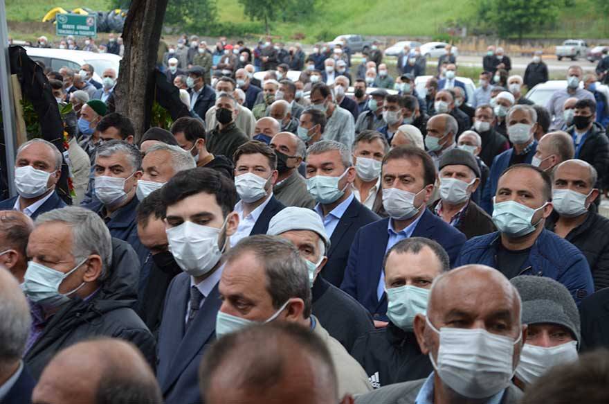 Başkan Acar'ın eşi dualarla son yolculuğuna uğurlandı 26