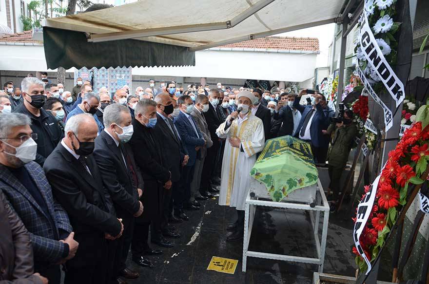 Başkan Acar'ın eşi dualarla son yolculuğuna uğurlandı 27