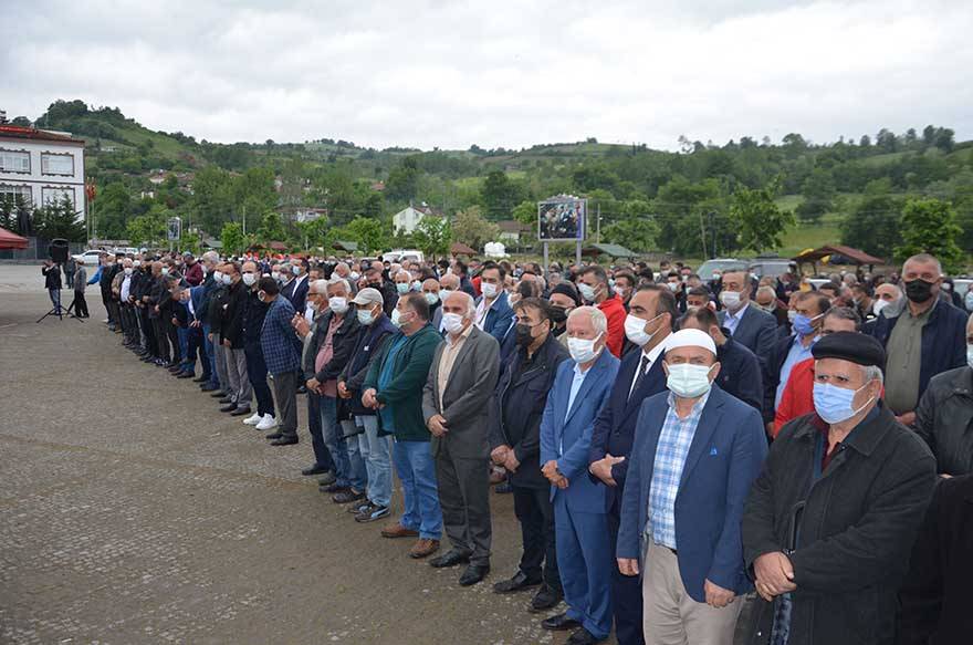 Başkan Acar'ın eşi dualarla son yolculuğuna uğurlandı 30