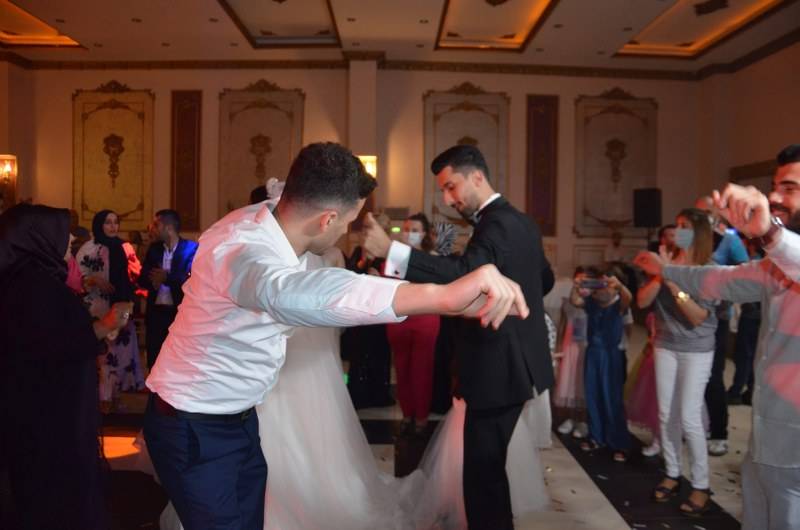 Bahar Gökhan Güngör Muhteşem Düğünle Dünyaevine Girdi 18