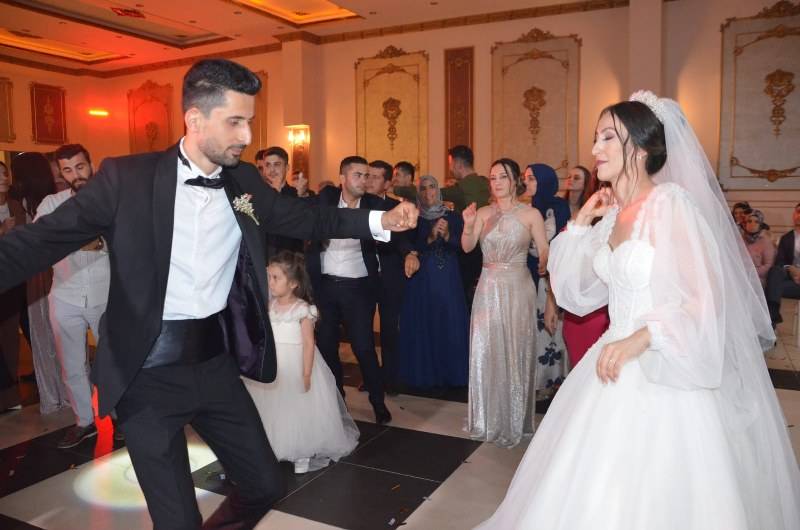 Bahar Gökhan Güngör Muhteşem Düğünle Dünyaevine Girdi 22