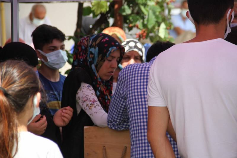 İmam baba, oğlunun cenazesini yıkadı, namazını kıldırdı 19
