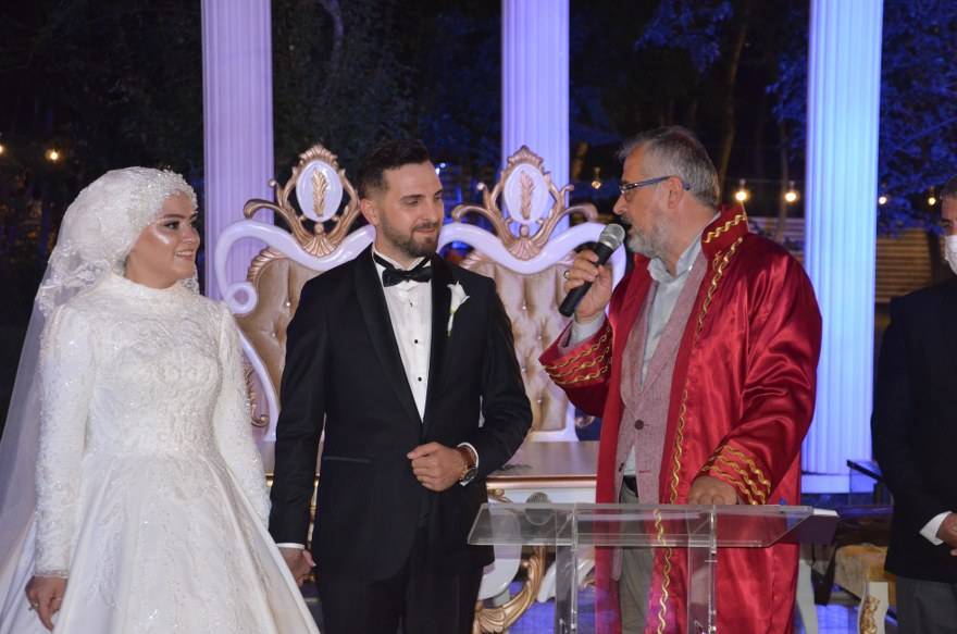Bu düğünde çiçek AFAD'a bağış yapıldı 28