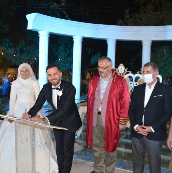 Bu düğünde çiçek AFAD'a bağış yapıldı 31