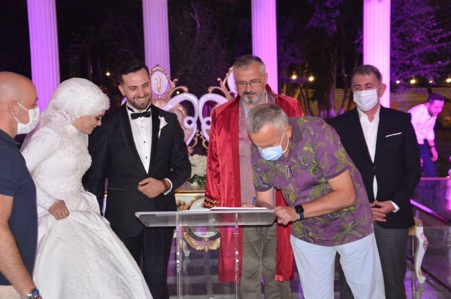 Bu düğünde çiçek AFAD'a bağış yapıldı 35