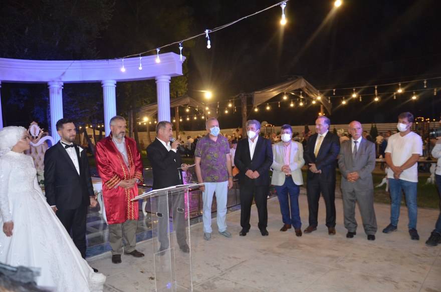 Bu düğünde çiçek AFAD'a bağış yapıldı 36
