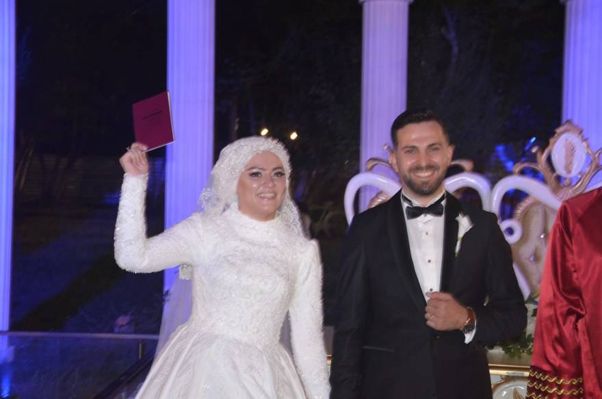 Bu düğünde çiçek AFAD'a bağış yapıldı 41
