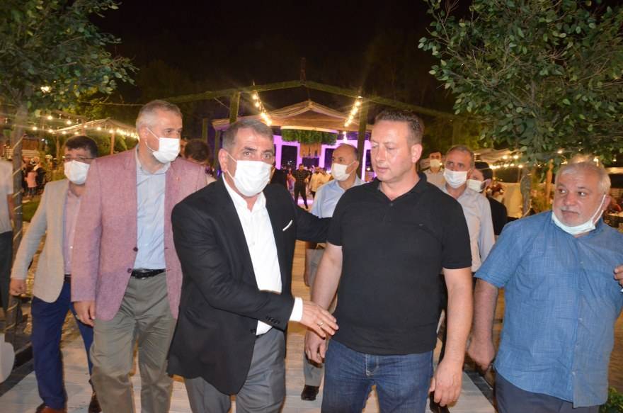 Bu düğünde çiçek AFAD'a bağış yapıldı 43