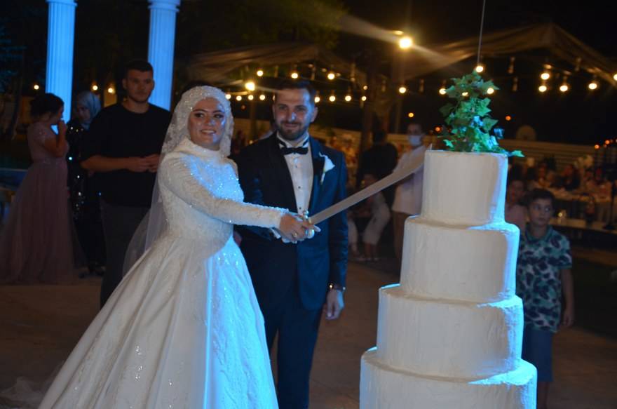 Bu düğünde çiçek AFAD'a bağış yapıldı 48