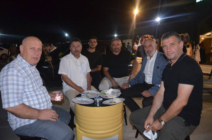 Bu düğünde çiçek AFAD'a bağış yapıldı 68