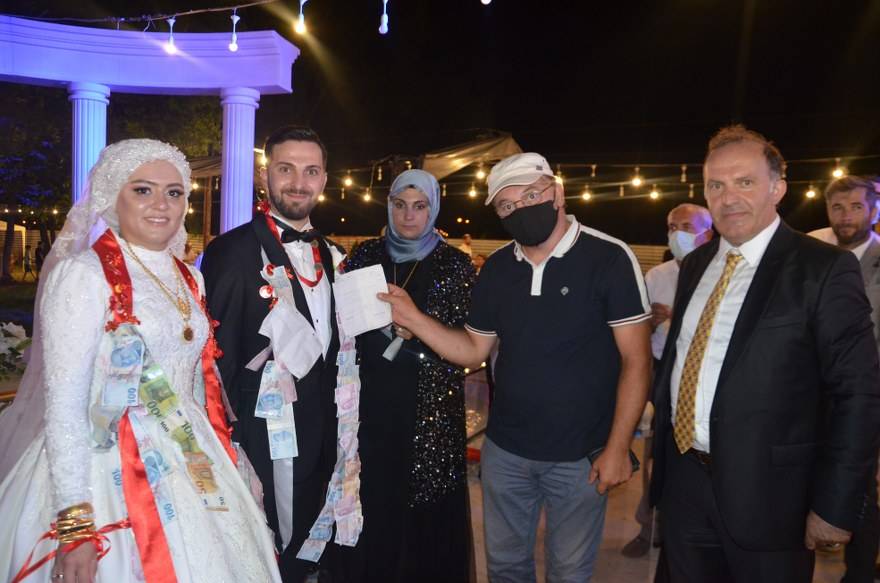 Bu düğünde çiçek AFAD'a bağış yapıldı 72