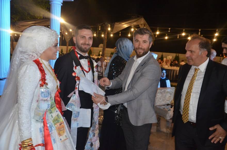 Bu düğünde çiçek AFAD'a bağış yapıldı 73