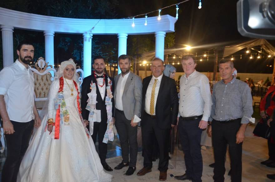 Bu düğünde çiçek AFAD'a bağış yapıldı 76